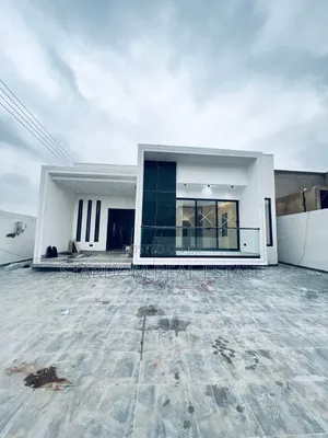 3bdrm Bungalow in Lakeside Estate for sale