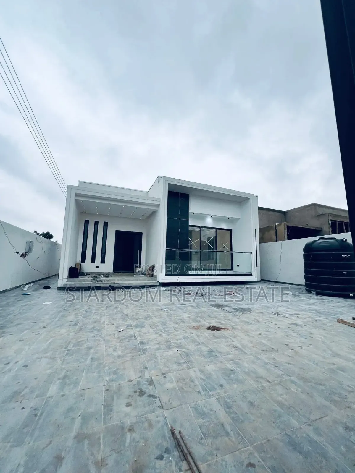 3bdrm Bungalow in Lakeside Estate for sale