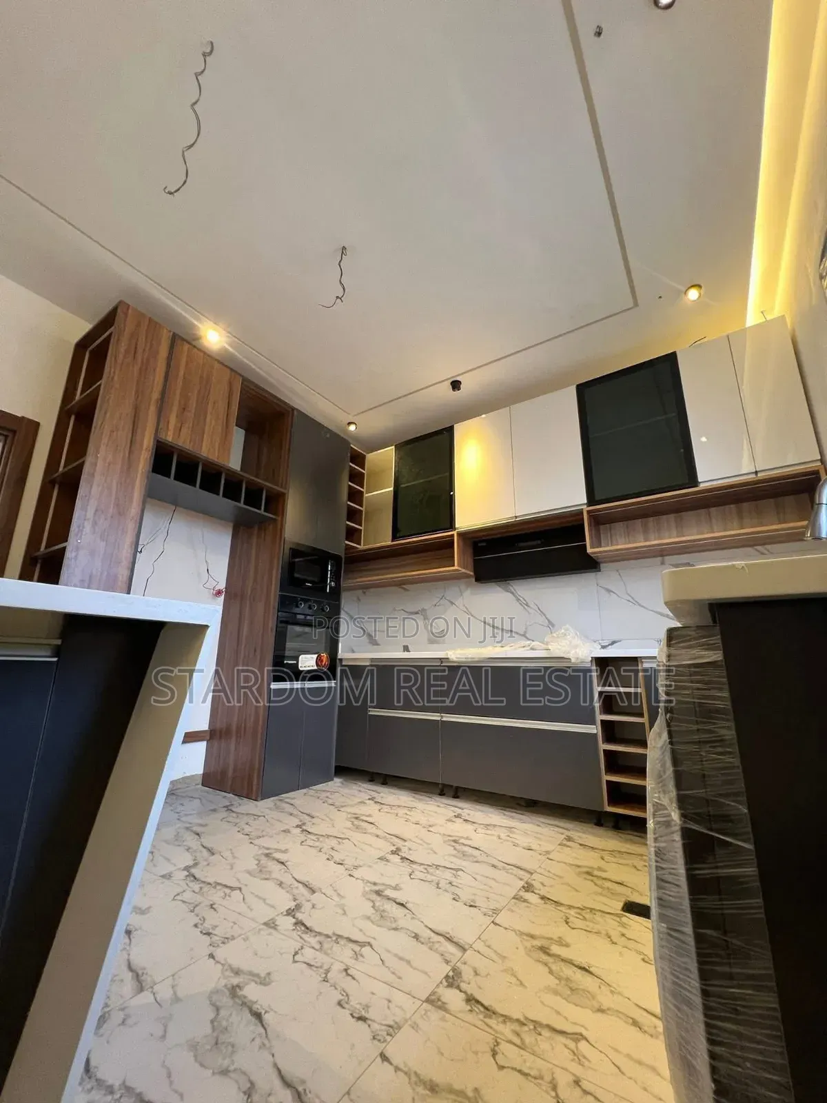 3bdrm Bungalow in Lakeside Estate for sale