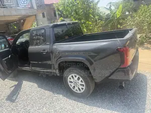 Toyota Tacoma SR5 Double Cab 5' Bed AT 2024 Gray