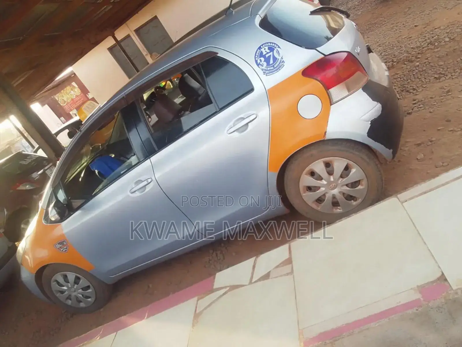 Toyota Vitz 2009 Yellow