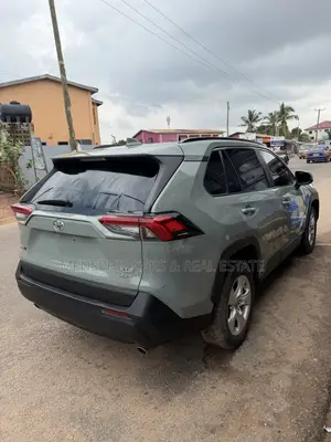 Toyota RAV4 XLE AWD 2020