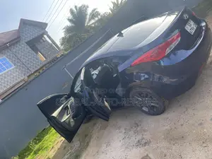 Hyundai Elantra Limited 2012 Blue
