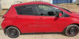 Toyota Vitz 2012 Red