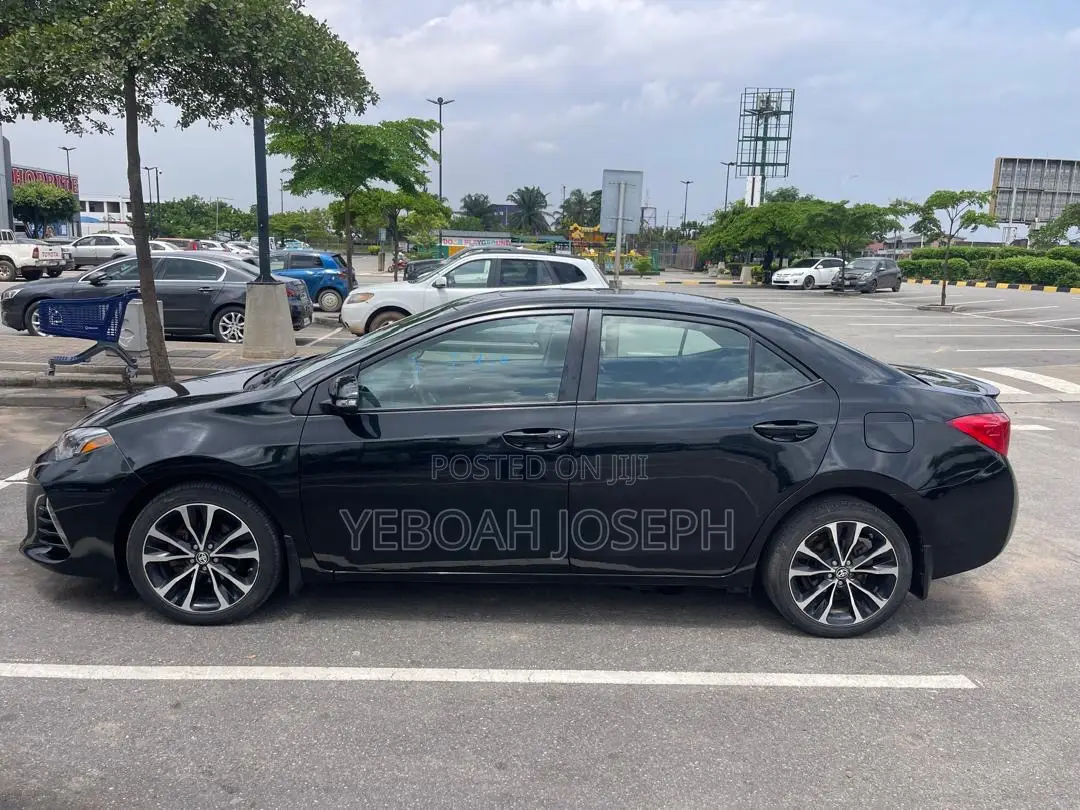 Toyota Corolla SE (1.8L 4cyl 6M) 2018 Black