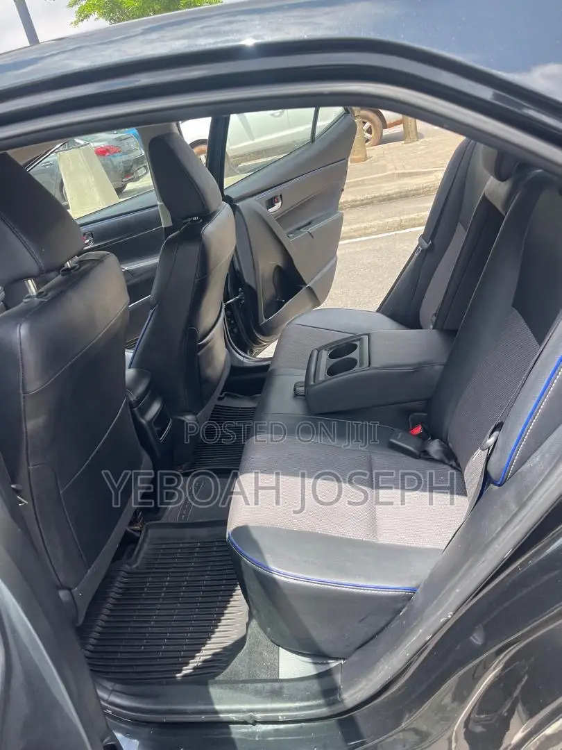 Toyota Corolla SE (1.8L 4cyl 6M) 2018 Black