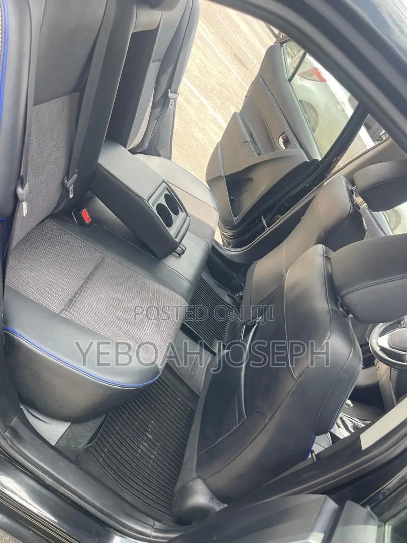 Toyota Corolla SE (1.8L 4cyl 6M) 2018 Black