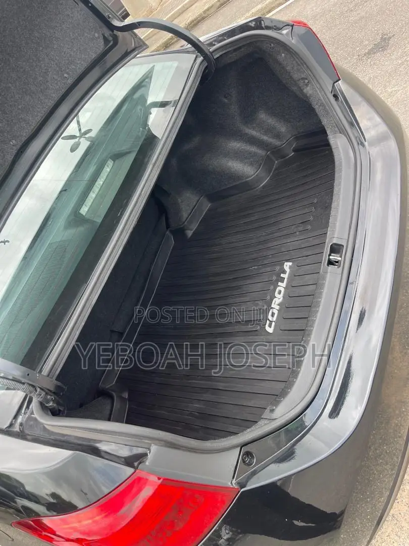 Toyota Corolla SE (1.8L 4cyl 6M) 2018 Black