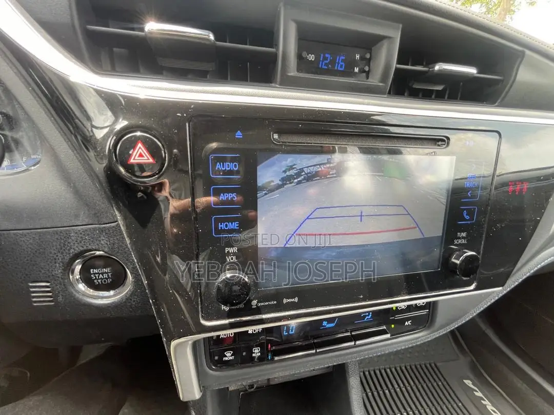 Toyota Corolla SE (1.8L 4cyl 6M) 2018 Black