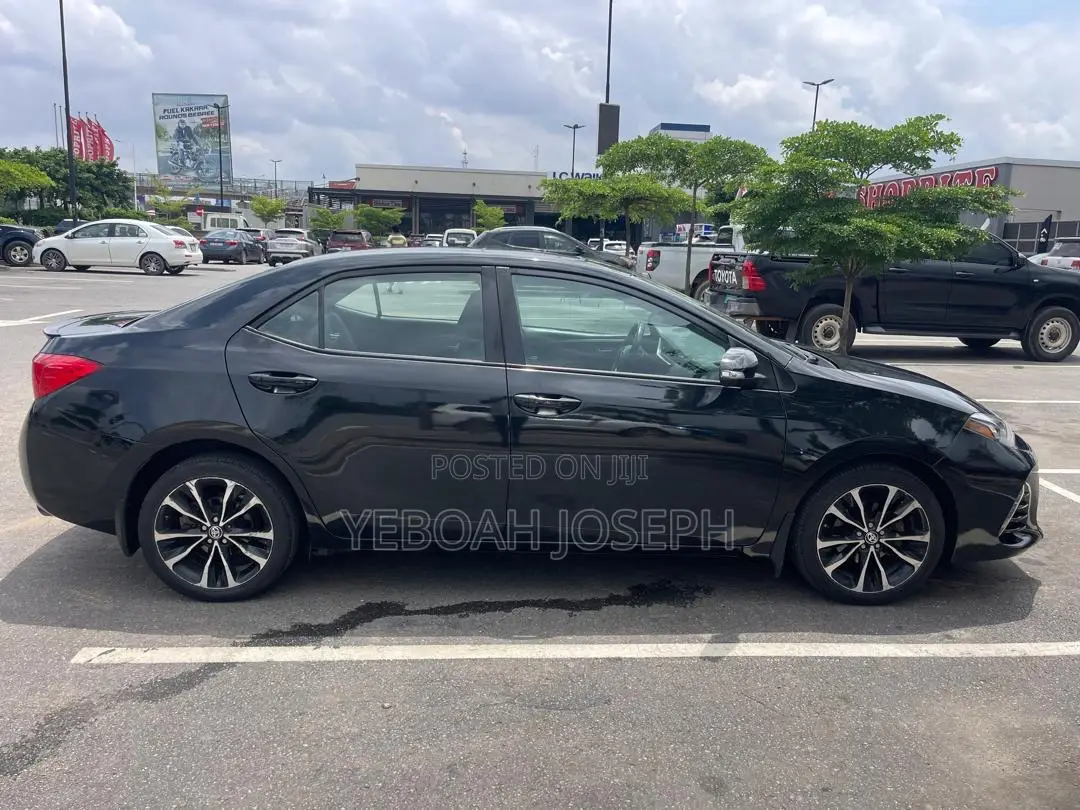 Toyota Corolla SE (1.8L 4cyl 6M) 2018 Black