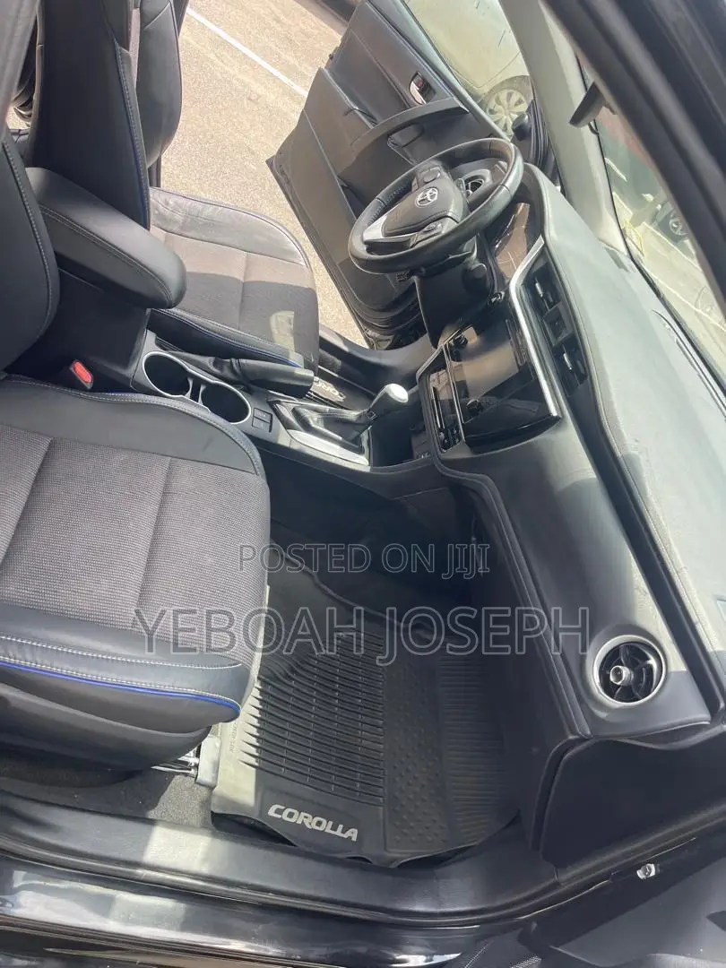 Toyota Corolla SE (1.8L 4cyl 6M) 2018 Black