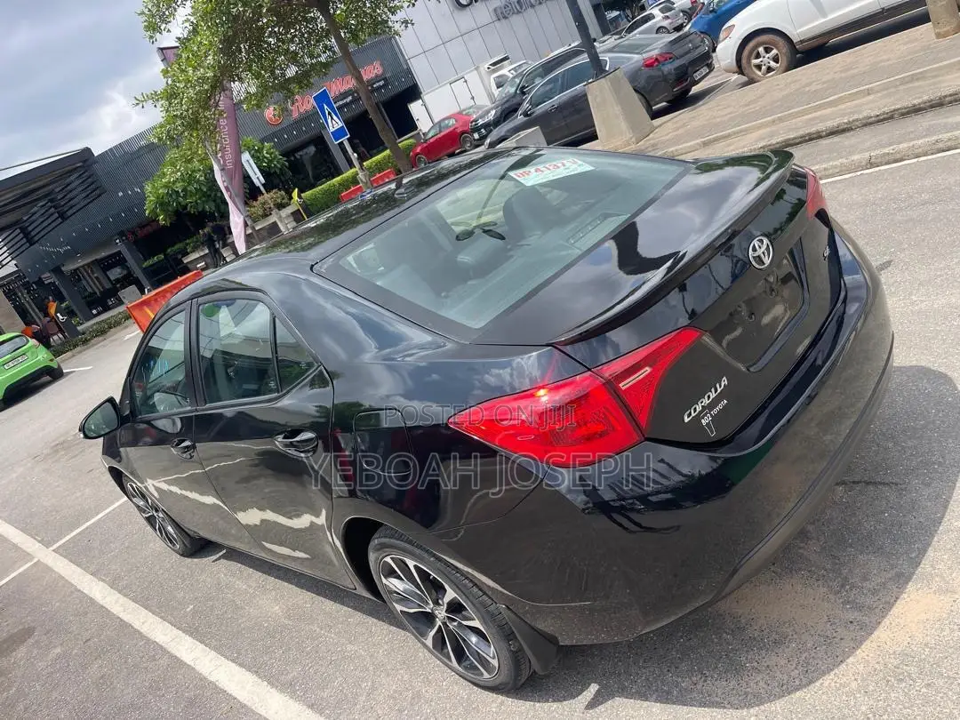 Toyota Corolla SE (1.8L 4cyl 6M) 2018 Black