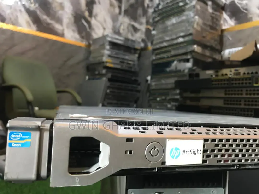 Server HP ProLiant DL380P Gen8 20GB Intel Xeon SSHD (Hybrid) 1T