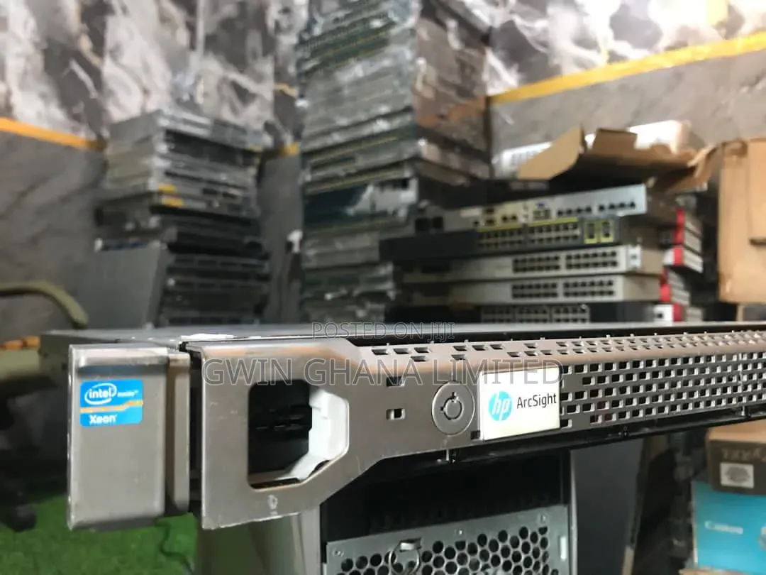 Server HP ProLiant DL380P Gen8 20GB Intel Xeon SSHD (Hybrid) 1T