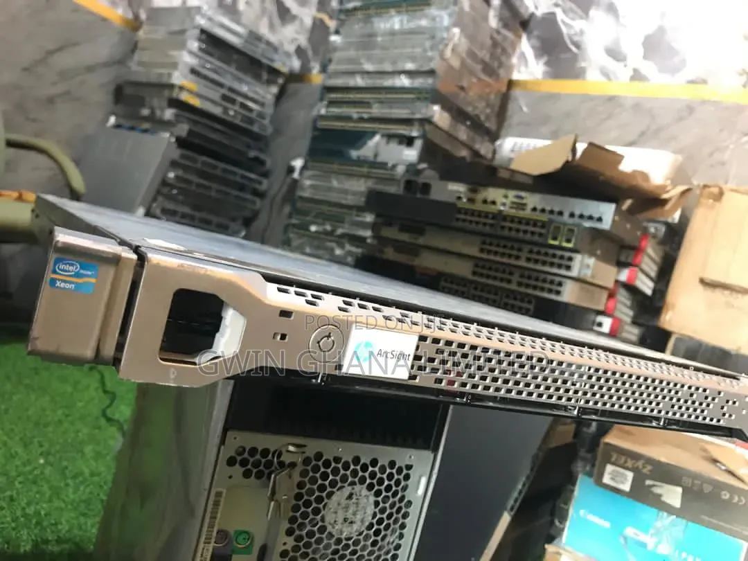 Server HP ProLiant DL380P Gen8 20GB Intel Xeon SSHD (Hybrid) 1T