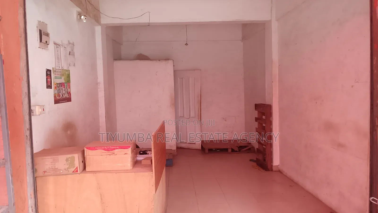Shop for Rent in Madina Market.