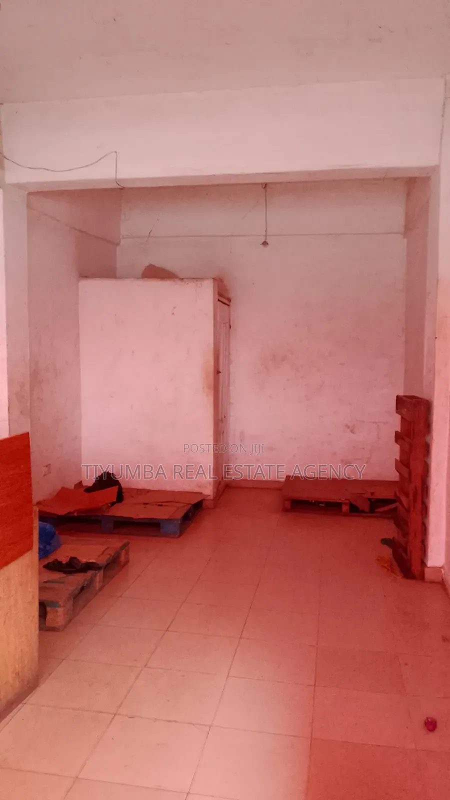 Shop for Rent in Madina Market.