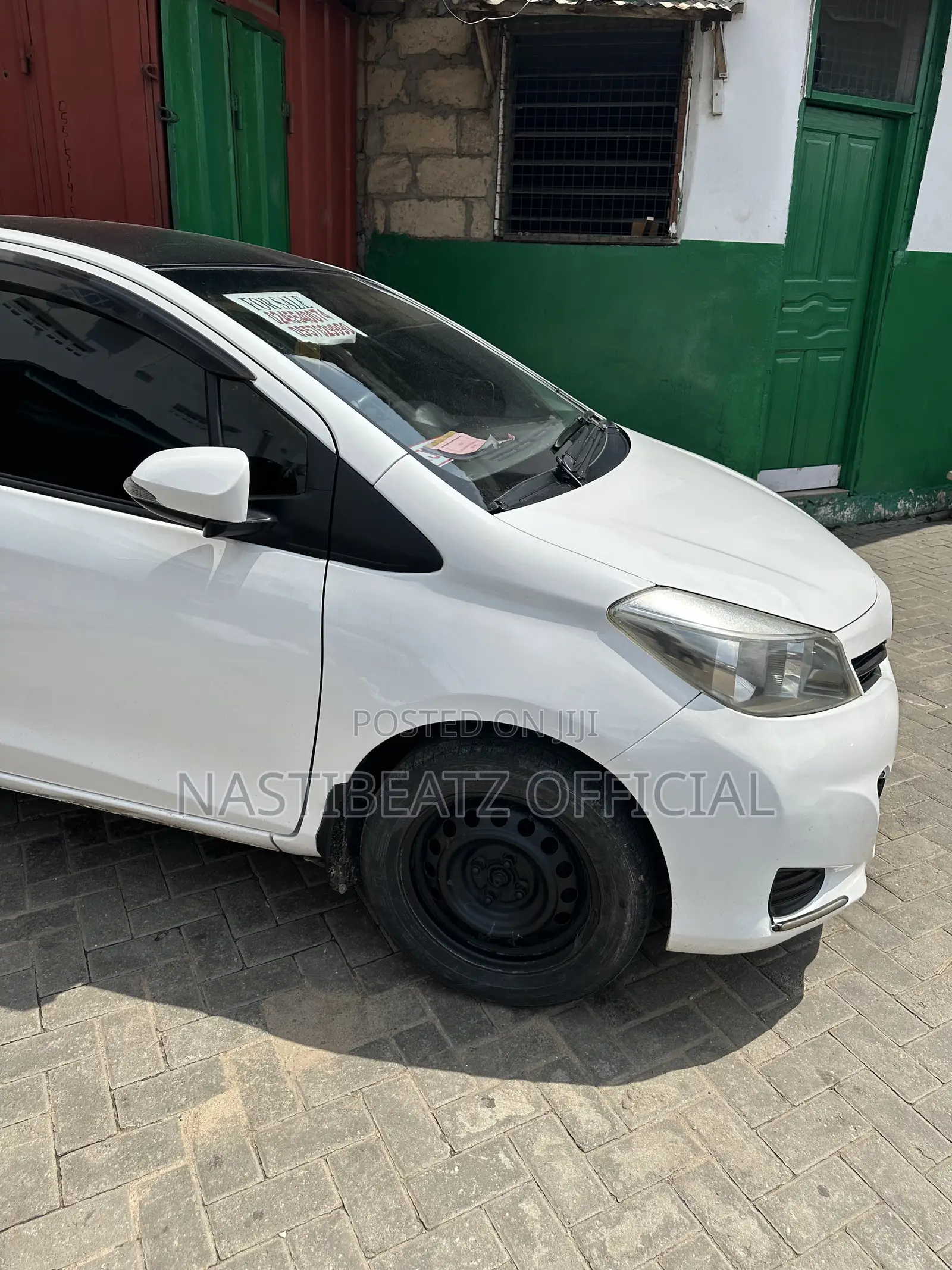 Toyota Vitz 1.3 AWD 5dr 2012 White