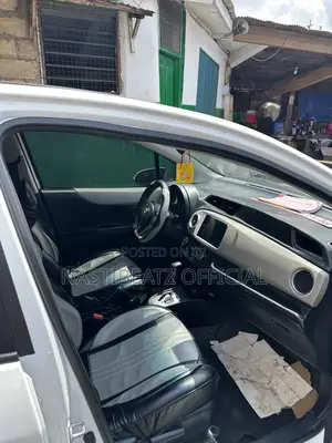 Toyota Vitz 1.3 AWD 5dr 2012 White