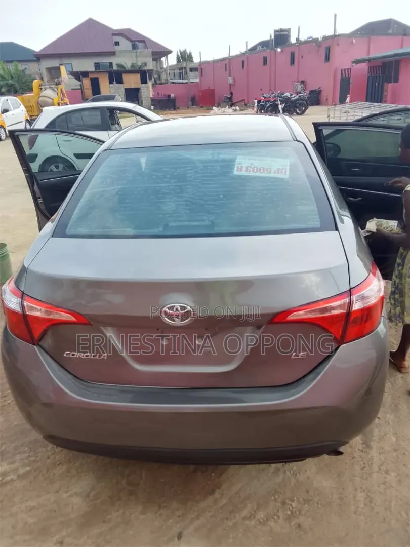 Toyota Corolla LE (1.8L 4cyl 2A) 2018 Gray