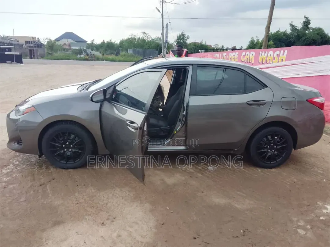 Toyota Corolla LE (1.8L 4cyl 2A) 2018 Gray