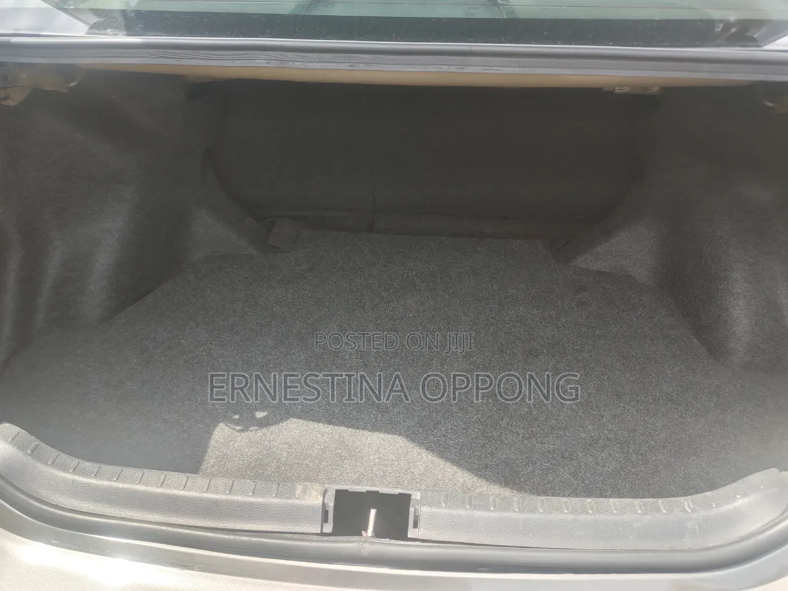 Toyota Corolla LE (1.8L 4cyl 2A) 2018 Gray