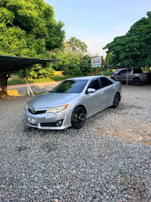 Toyota Camry SE 4dr Sedan (2.5L 4cyl 6A) 2014 Silver