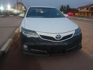 Toyota Camry SE 4dr Sedan (2.5L 4cyl 6A) 2014 White
