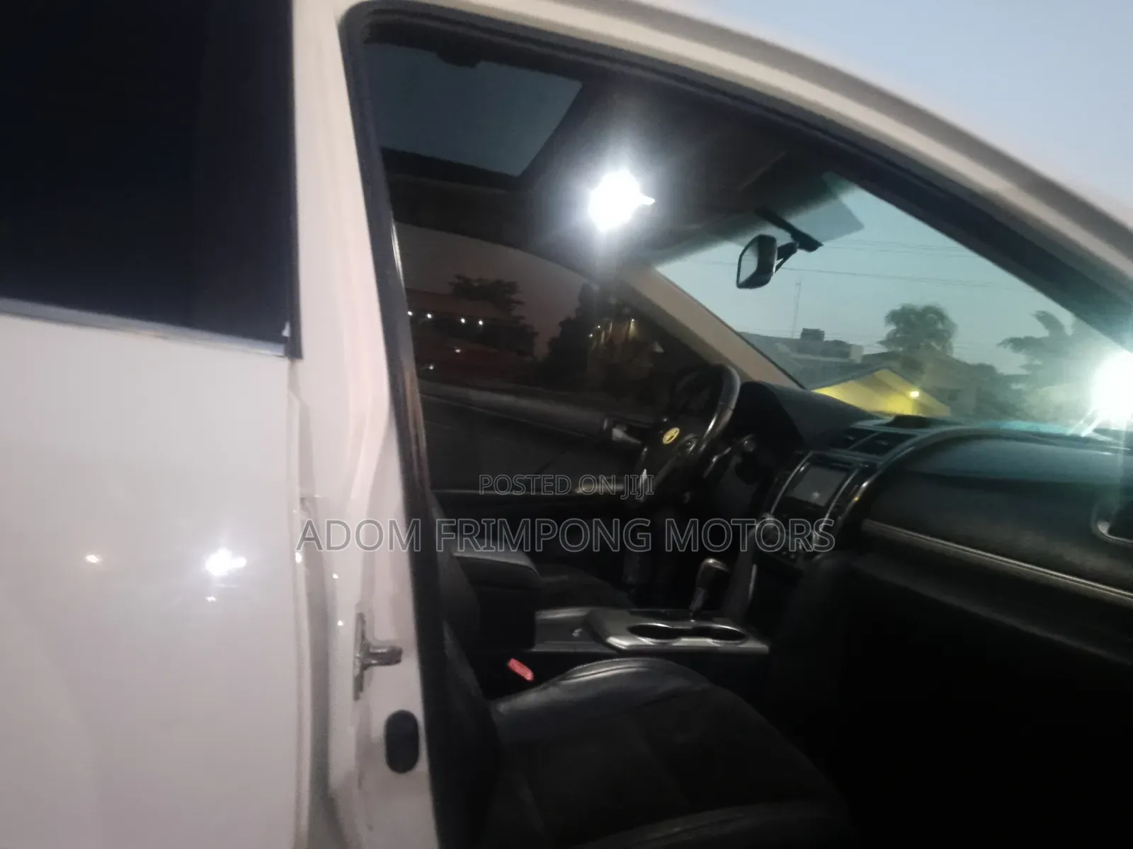 Toyota Camry SE 4dr Sedan (2.5L 4cyl 6A) 2014 White
