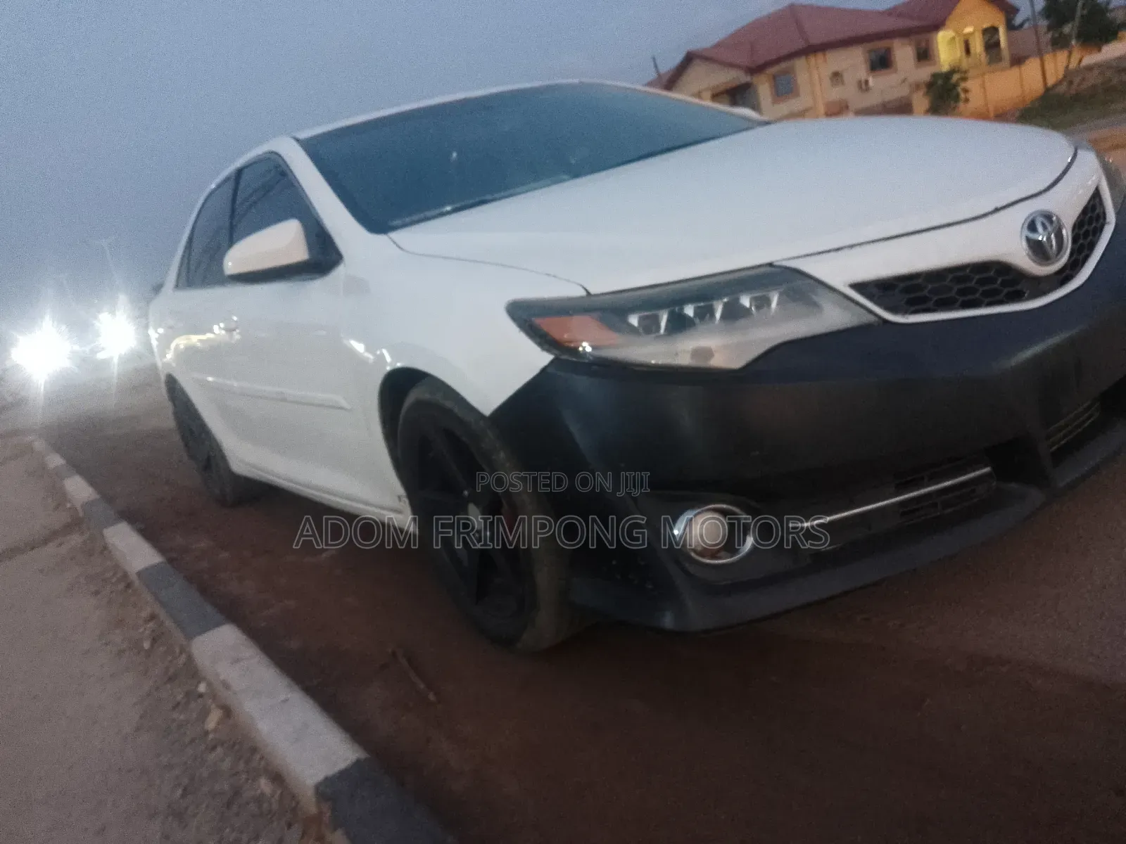 Toyota Camry SE 4dr Sedan (2.5L 4cyl 6A) 2014 White