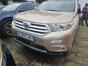 Toyota Highlander Limited 4dr SUV (3.5L 6cyl 6A) 2015 Gold
