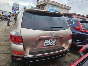 Toyota Highlander Limited 4dr SUV (3.5L 6cyl 6A) 2015 Gold