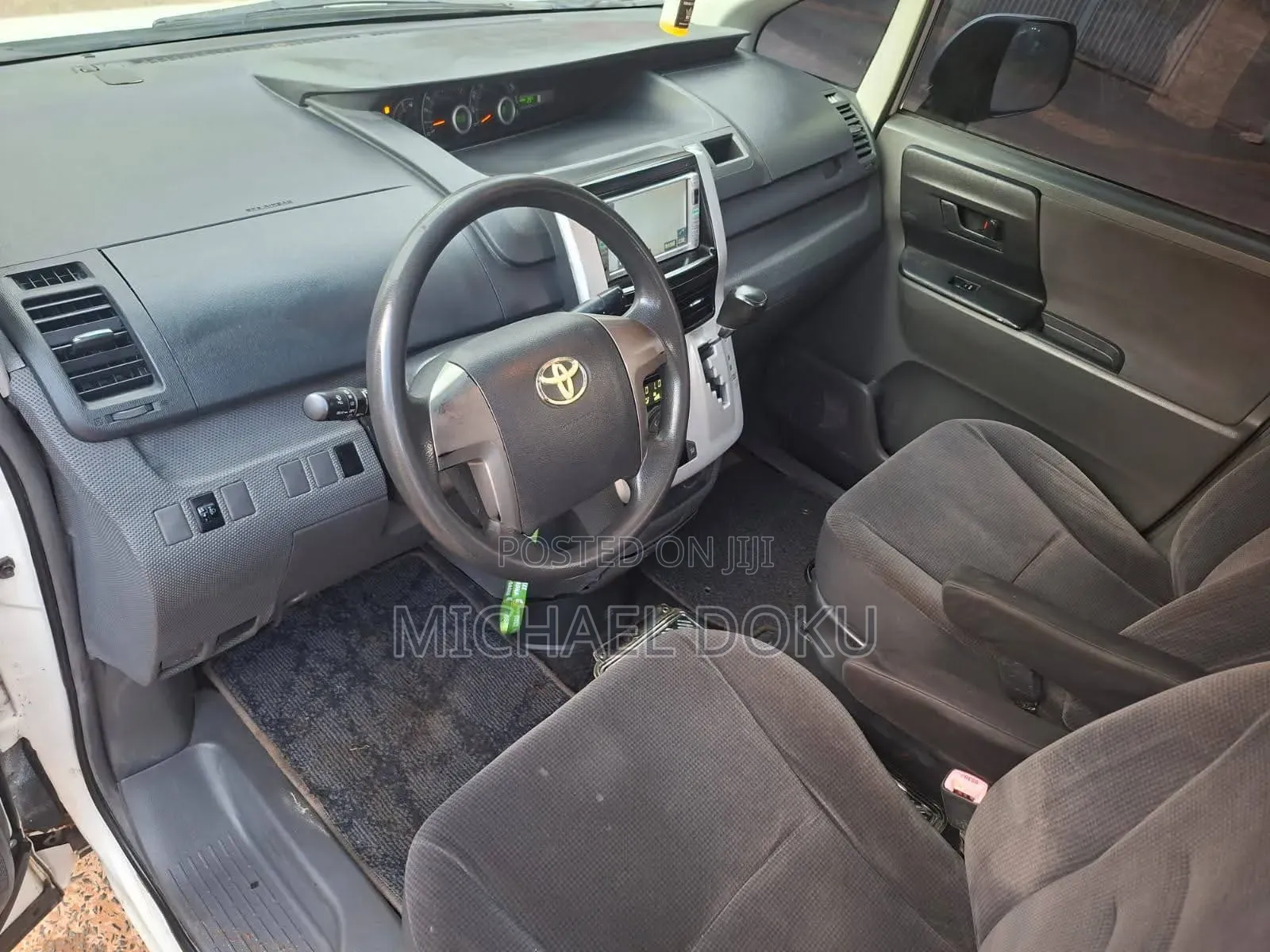 Toyota Voxy 2009 White
