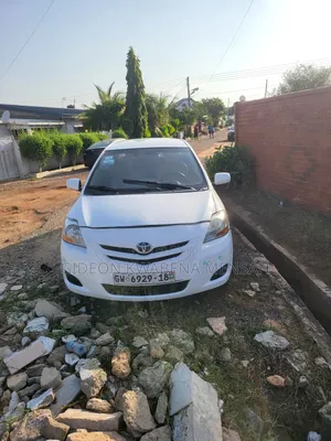 Toyota Yaris 2010 White