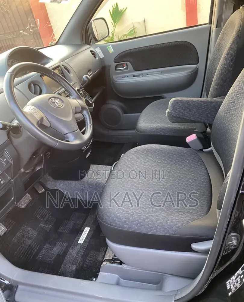 Toyota Sienta 2014 Black