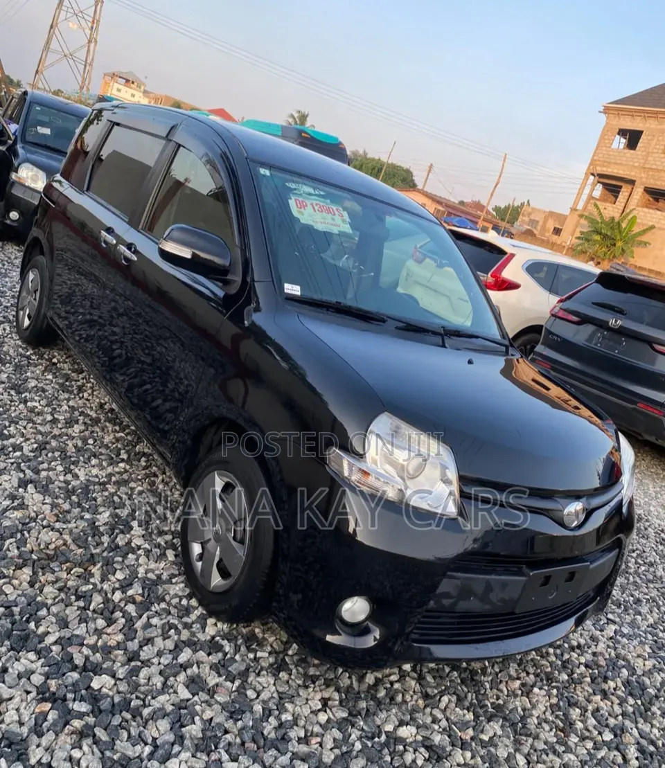 Toyota Sienta 2014 Black