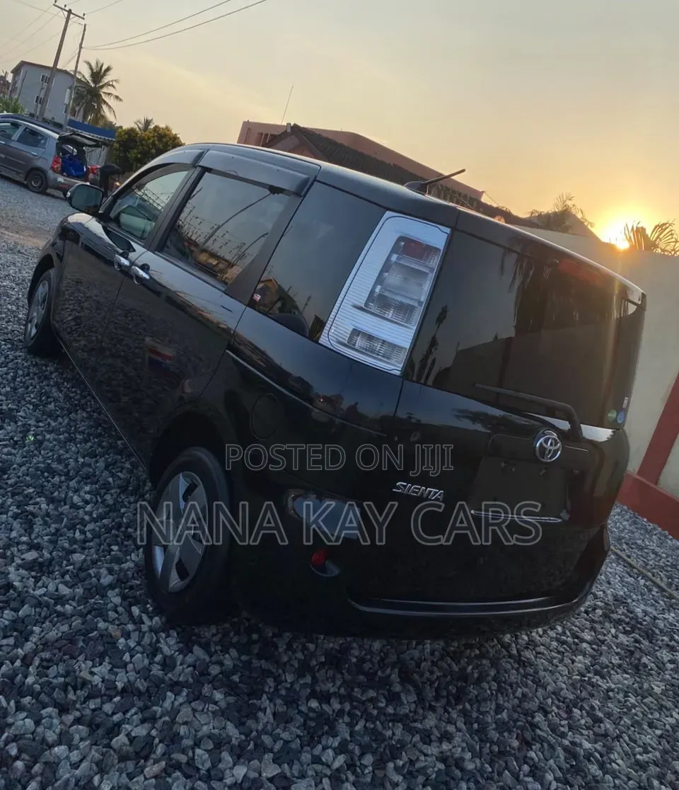 Toyota Sienta 2014 Black