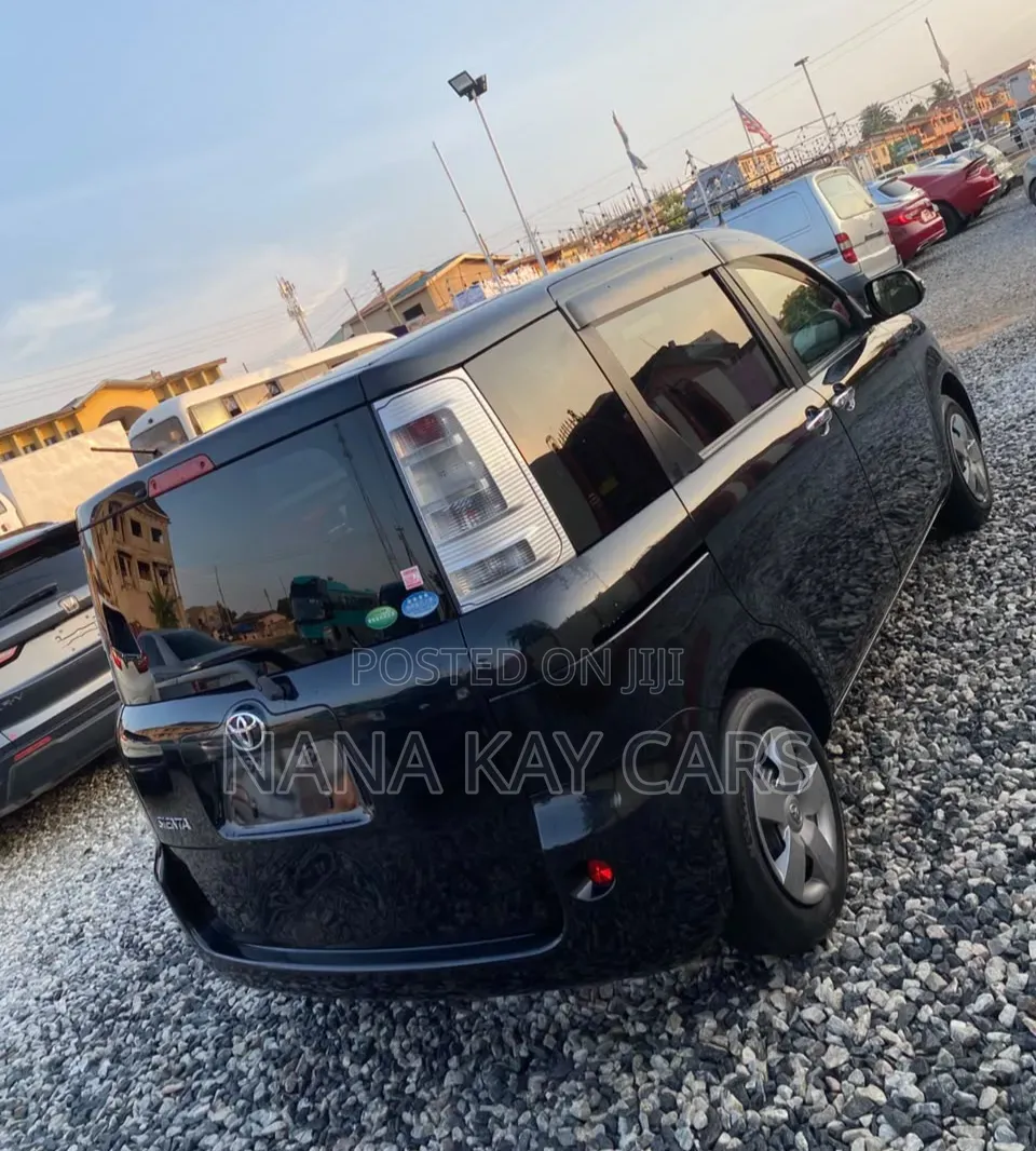 Toyota Sienta 2014 Black