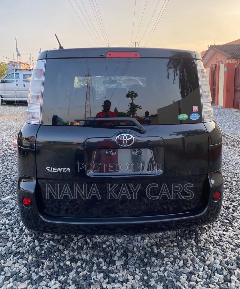 Toyota Sienta 2014 Black