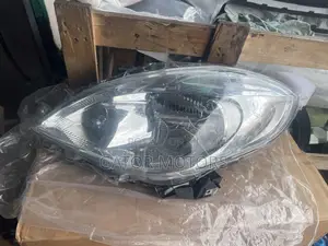 Nissan Versa Sunny Almera 2012 2013 2014 Headlight (Pair)