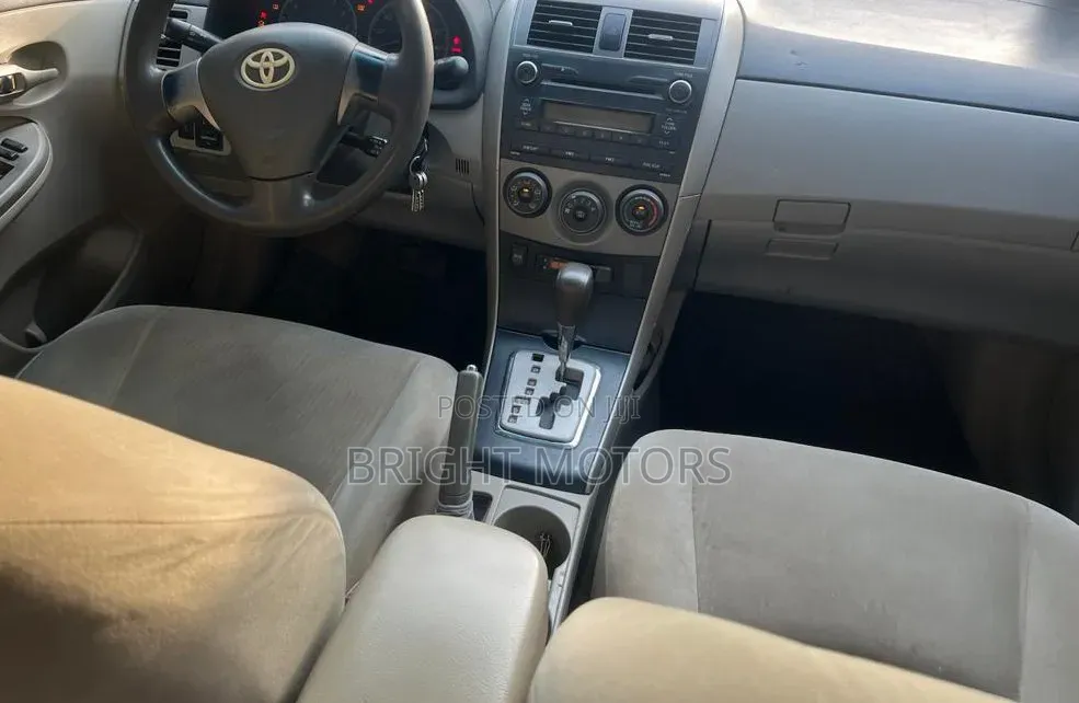 Toyota Corolla LE 4dr Sedan (1.8L 4 cyl 4A) 2009 Gold