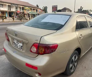 Toyota Corolla LE 4dr Sedan (1.8L 4 cyl 4A) 2009 Gold
