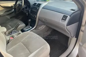 Toyota Corolla LE 4dr Sedan (1.8L 4 cyl 4A) 2009 Gold