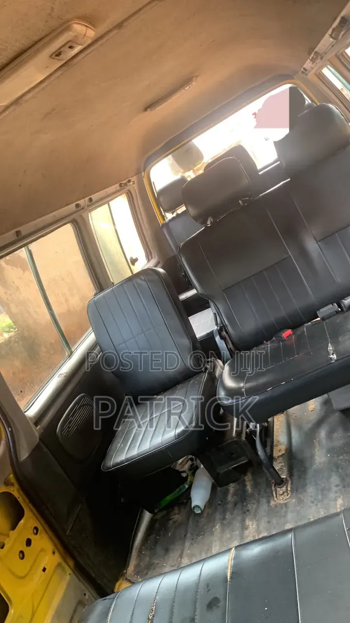 Hyundai H-100 2002 Yellow