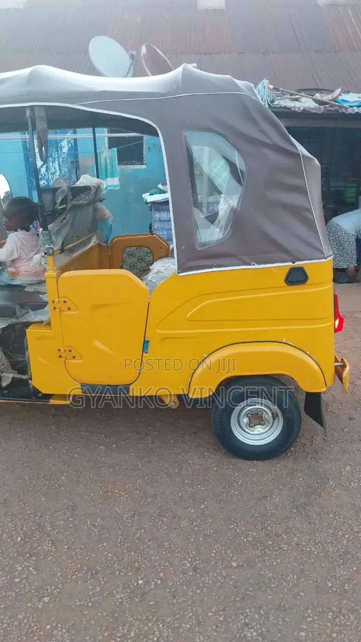 Bajaj RE 2025 Yellow