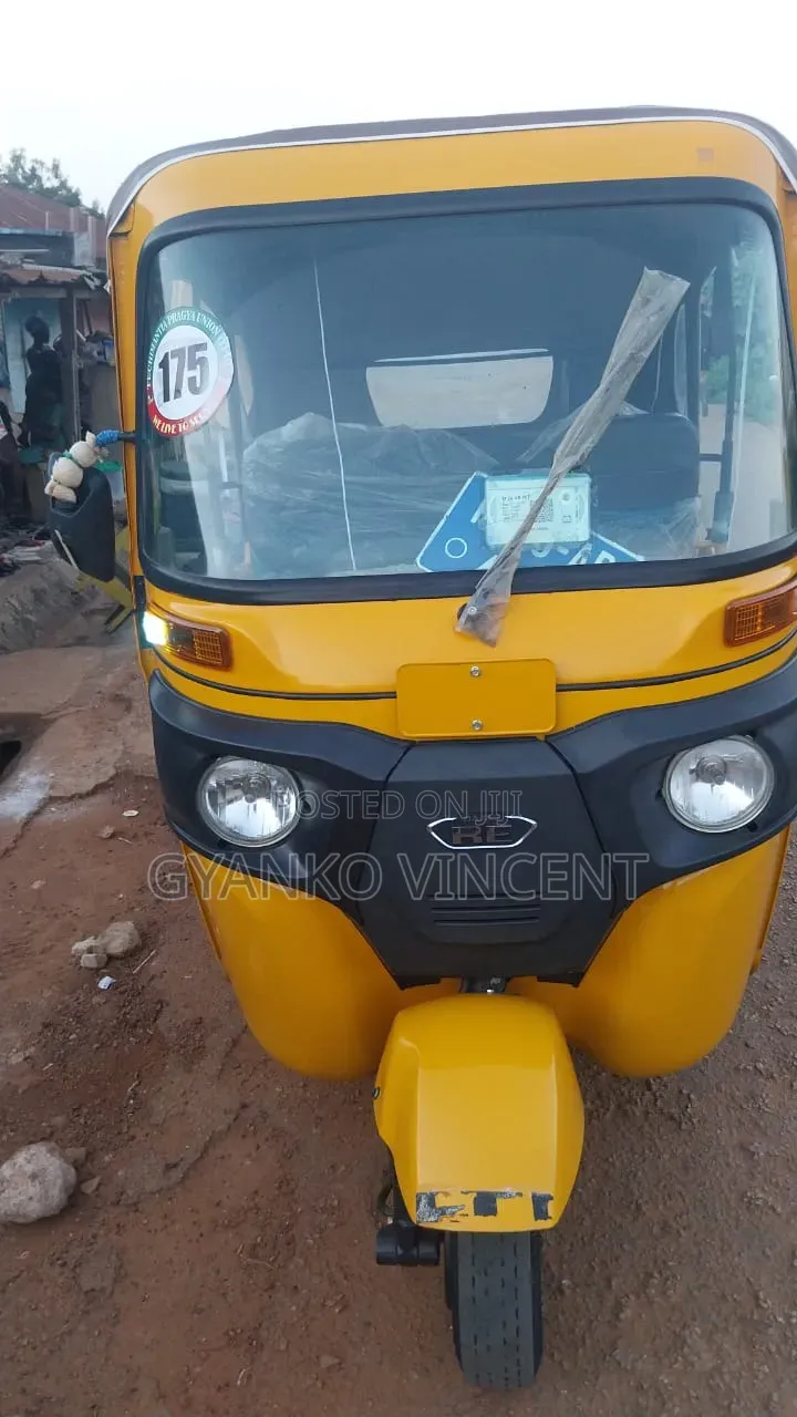 Bajaj RE 2025 Yellow