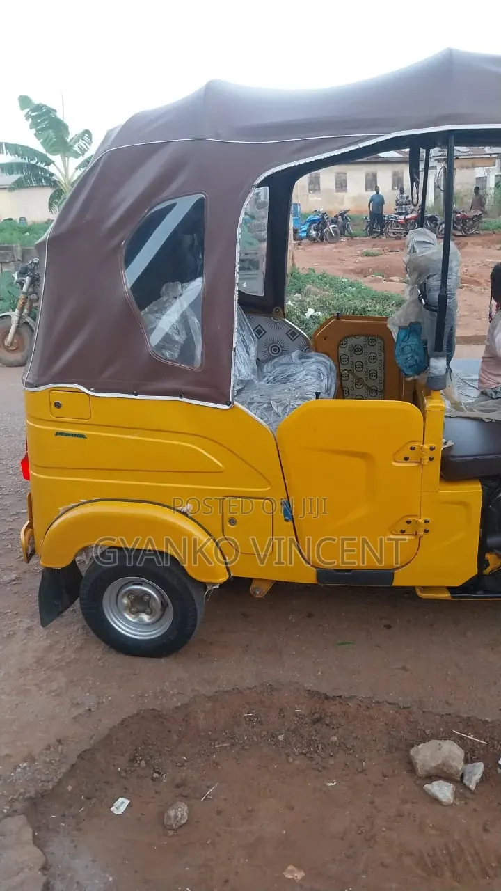 Bajaj RE 2025 Yellow