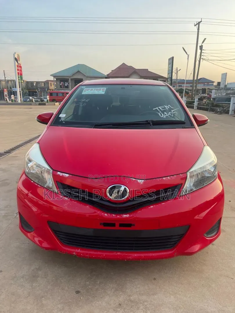 Toyota Vitz 1.3 FWD 5dr 2014 Red