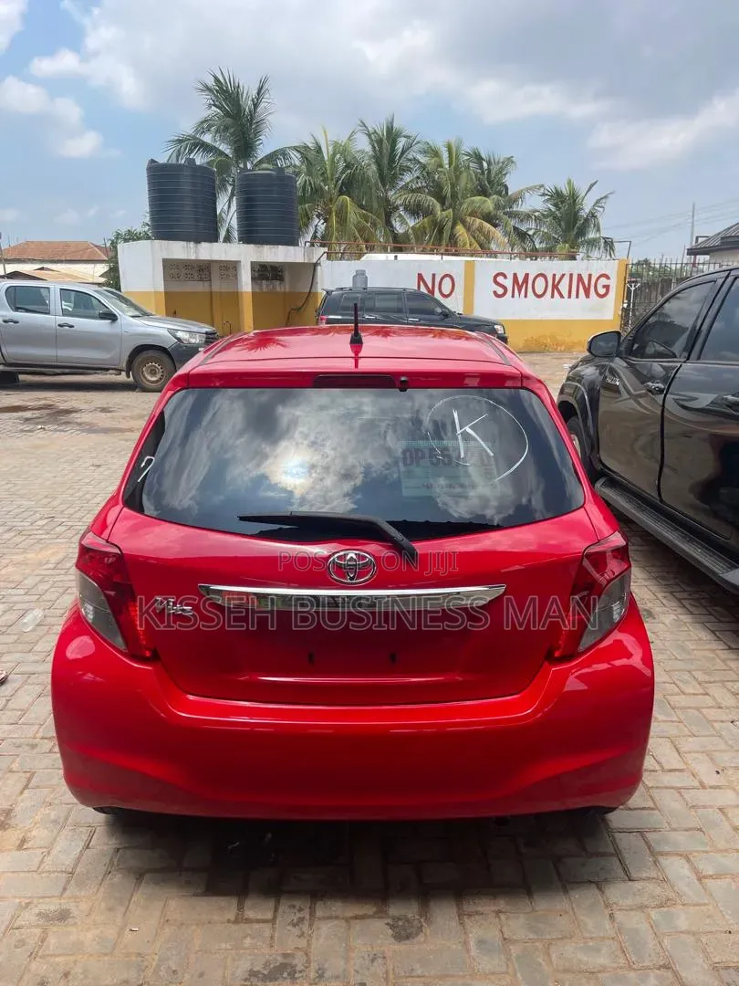 Toyota Vitz 1.3 FWD 5dr 2014 Red
