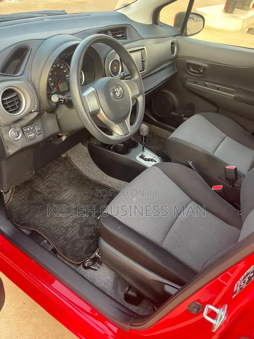 Toyota Vitz 1.3 FWD 5dr 2014 Red